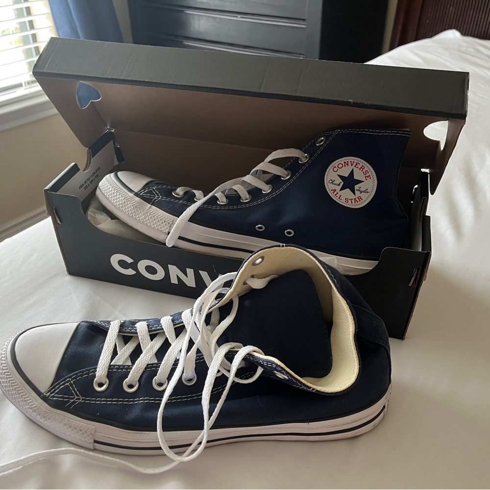 Converse High tops Navy blue size 10 men’s size 12 women’s unisex